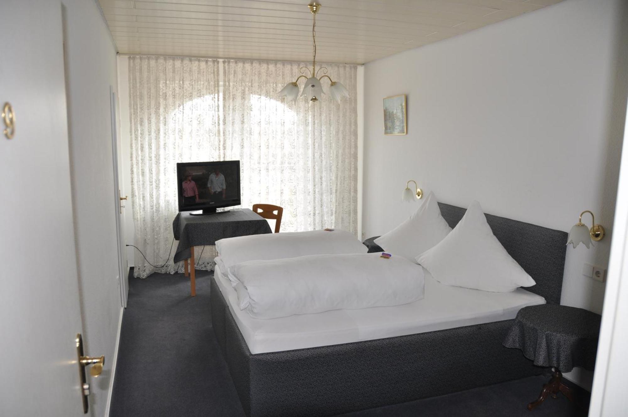 Gaestehaus Ullmannshof Kirchheim am Neckar Room photo